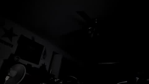 Snapshot of danielp_mod_cb chatting on February 19, 12:39 am Daniel y. online show from February 19, 12:39 am