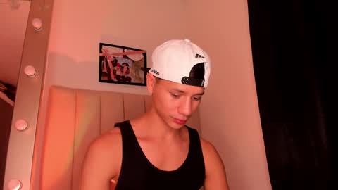 Snapshot of daniels_cruz chatting on February 28, 9:23 pm Daniels Cruz online show from February 28, 9:23 pm