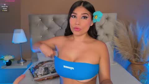 Snapshot of daniileon_ chatting on May 28, 10:29 pm Dani Leon online show from May 28, 10:29 pm