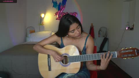 Snapshot of daniisla chatting on December 24, 1:28 pm danalle .. online show from December 24, 1:28 pm