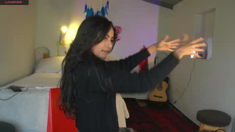 Snapshot of daniisla chatting on January 20, 9:43 pm danalle .. online show from January 20, 9:43 pm