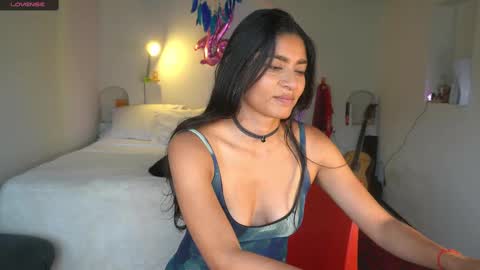 Snapshot of daniisla chatting on February 13, 9:49 pm danalle .. online show from February 13, 9:49 pm