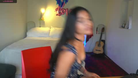 Snapshot of daniisla chatting on February 25, 9:35 pm danalle .. online show from February 25, 9:35 pm