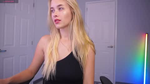 Hi my name is Anna. Please say hello I like to chat with you. If u have request use Tip option .Thank you online show from December 24, 2:21 am