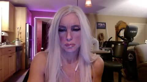 DanikaWhite69 online show from April 18, 12:53 pm