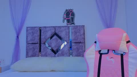 Danilu and Eva online show from October 19, 8:09 pm