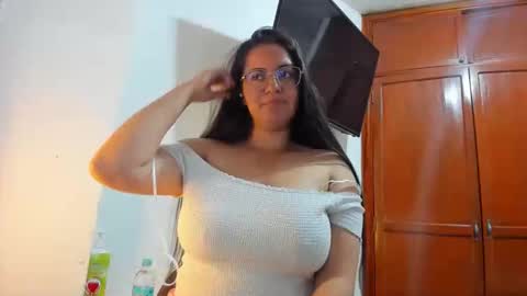 Snapshot of daniluuuu chatting on November 15, 1:14 am Dani online show from November 15, 1:14 am