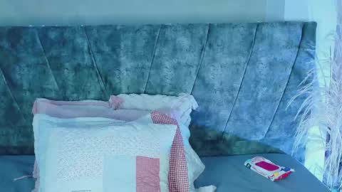daninianderson online show from May 4, 1:23 am