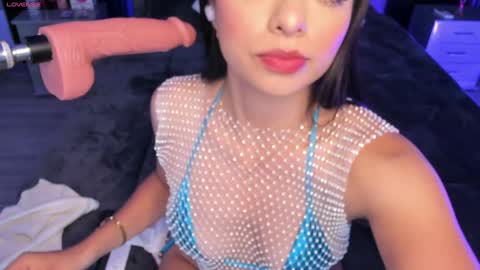Snapshot of daniphoenixx chatting on December 5, 8:33 pm Dani Phonenix online show from December 5, 8:33 pm