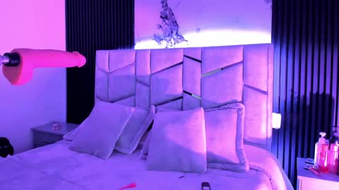 Snapshot of daniphoenixx chatting on December 28, 7:11 pm Dani Phonenix online show from December 28, 7:11 pm