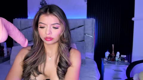Snapshot of daniphoenixx chatting on February 8, 8:42 pm Dani Phonenix online show from February 8, 8:42 pm