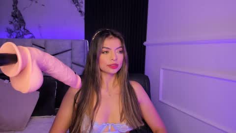Snapshot of daniphoenixx chatting on February 17, 7:10 pm Dani Phonenix online show from February 17, 7:10 pm