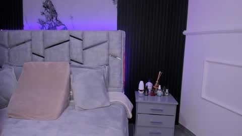 Snapshot of daniphoenixx chatting on February 20, 8:14 pm Dani Phonenix online show from February 20, 8:14 pm