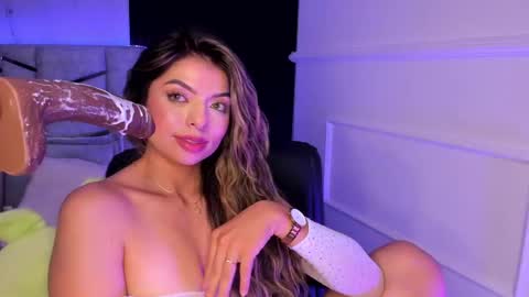 Snapshot of daniphoenixx chatting on February 22, 6:50 am Dani Phonenix online show from February 22, 6:50 am