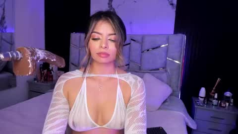 Snapshot of daniphoenixx chatting on March 1, 1:43 am Dani Phonenix online show from March 1, 1:43 am