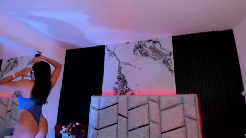 Dani Phonenix online show from October 25, 7:30 pm