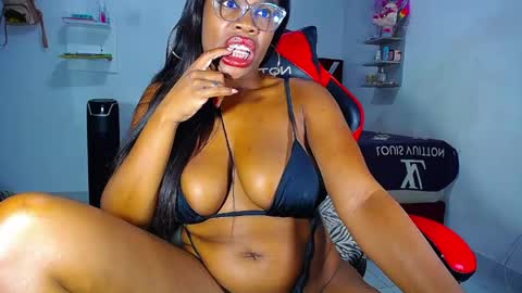 danisabrownn online show from June 6, 6:12 pm