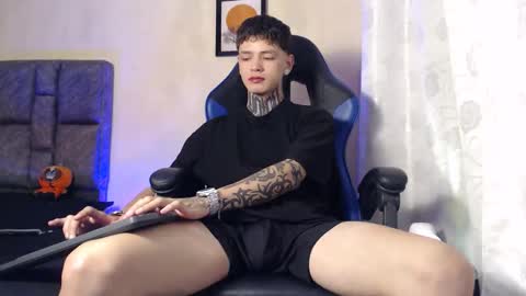 Snapshot of dann_brown chatting on March 22, 12:58 am Dann Brown online show from March 22, 12:58 am