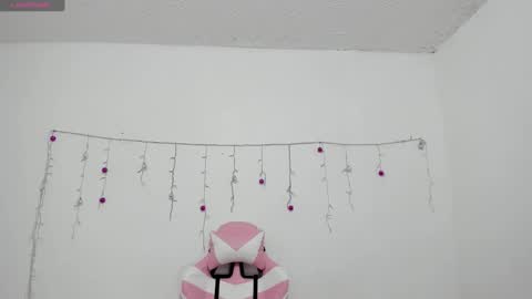 danna online show from December 9, 11:36 am