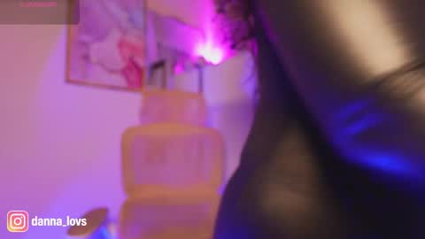 Danna Lovs online show from October 3, 5:21 pm