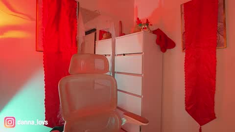 Danna Lovs online show from December 14, 11:15 am