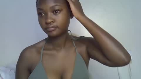 Snapshot of danna_miki chatting on December 15, 7:40 pm danna_miki online show from December 15, 7:40 pm