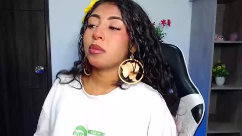 Snapshot of danna_schmidt23 chatting on October 1, 9:59 am Danna online show from October 1, 9:59 am