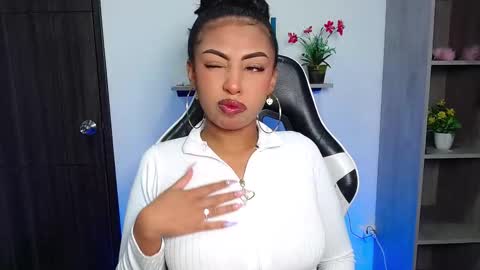 Snapshot of danna_schmidt23 chatting on October 8, 10:24 am Danna online show from October 8, 10:24 am