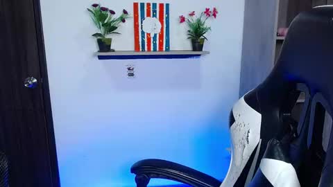 Snapshot of danna_schmidt23 chatting on October 14, 9:21 am Danna online show from October 14, 9:21 am