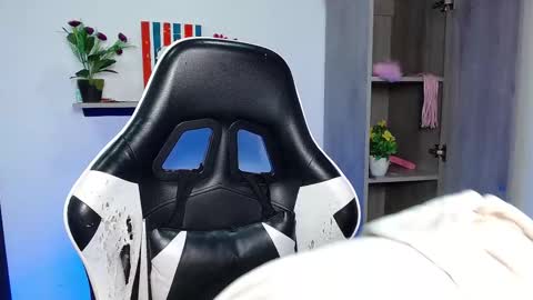 Snapshot of danna_schmidt23 chatting on October 29, 9:00 am Danna online show from October 29, 9:00 am