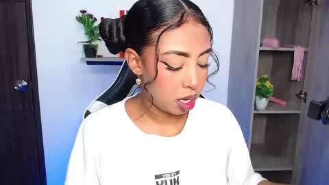 Snapshot of danna_schmidt23 chatting on November 3, 12:17 pm Danna online show from November 3, 12:17 pm