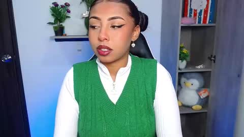 Snapshot of danna_schmidt23 chatting on November 24, 10:15 am Danna online show from November 24, 10:15 am