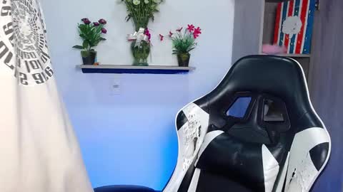 Snapshot of danna_schmidt23 chatting on November 25, 11:32 am Danna online show from November 25, 11:32 am