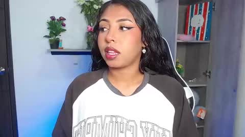 Snapshot of danna_schmidt23 chatting on November 27, 11:01 am Danna online show from November 27, 11:01 am