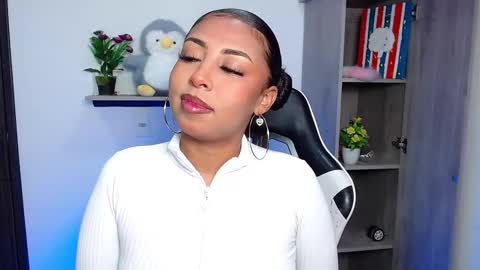 Snapshot of danna_schmidt23 chatting on December 15, 11:25 am Danna online show from December 15, 11:25 am