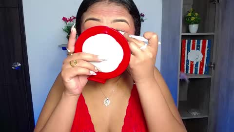 Snapshot of danna_schmidt23 chatting on February 24, 12:47 pm Danna online show from February 24, 12:47 pm