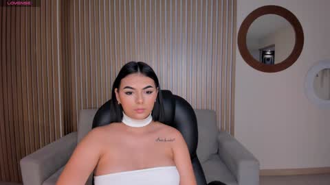 Snapshot of dannagibbs chatting on December 4, 2:31 am Danna Gibbs online show from December 4, 2:31 am