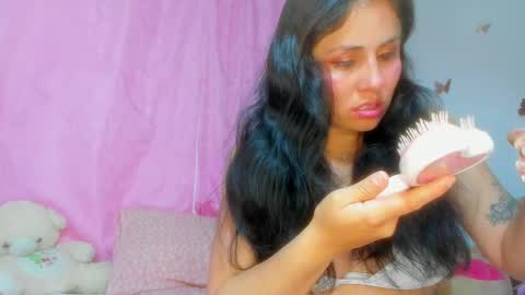 Danna Sofia jeins online show from October 14, 9:10 am