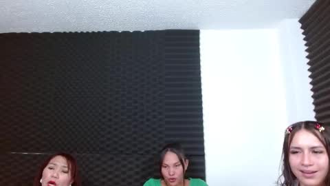 Snapshot of dannamomcerrat chatting on December 5, 2:31 am dannamomcerrat online show from December 5, 2:31 am