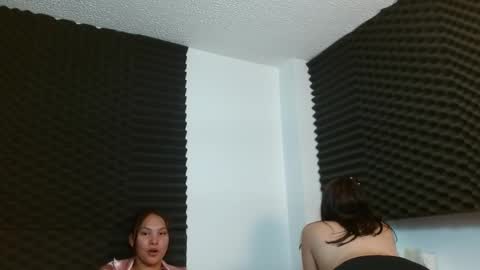 Snapshot of dannamomcerrat chatting on December 10, 4:45 am dannamomcerrat online show from December 10, 4:45 am