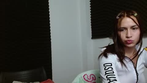 Snapshot of dannamomcerrat chatting on December 20, 5:25 am dannamomcerrat online show from December 20, 5:25 am