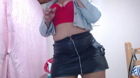 dannamomcerratt online show from April 25, 1:41 am