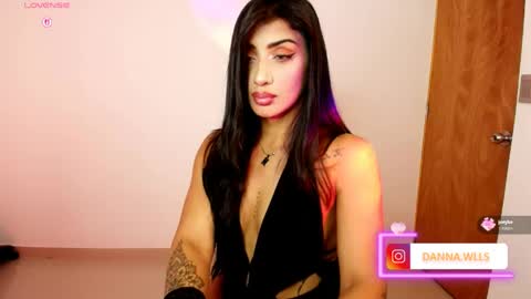 Snapshot of dannawells chatting on May 9, 2:39 am Danna Wells online show from May 9, 2:39 am