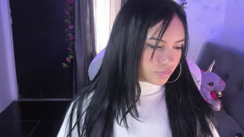 Snapshot of danniela_ferrer_v chatting on November 21, 1:43 pm online show from November 21, 1:43 pm