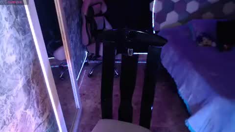 danna online show from June 21, 4:04 am