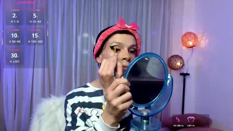Snapshot of dannihotboy02 chatting on April 29, 10:38 pm danni online show from April 29, 10:38 pm