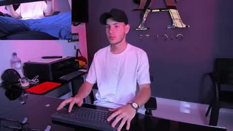 Snapshot of danny_and_lara chatting on September 21, 4:41 pm danny_and_lara online show from September 21, 4:41 pm