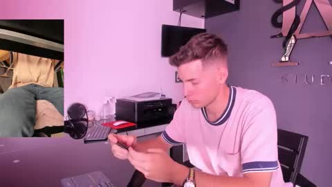 Snapshot of danny_and_lara chatting on October 2, 6:48 pm danny_and_lara online show from October 2, 6:48 pm