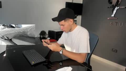 Snapshot of danny_and_lara chatting on October 6, 6:49 pm danny_and_lara online show from October 6, 6:49 pm