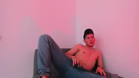 Snapshot of danny_and_lara chatting on October 14, 7:25 pm danny_and_lara online show from October 14, 7:25 pm